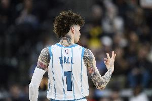 官方：拉梅洛-鲍尔接受右脚踝和右手腕关节镜手术 预计将完全康复