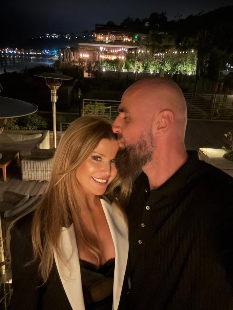 开云体育网址-波兰铁锤戈塔特晒夫妻合照并宣布喜讯：我快要当爸爸了❤️🔥