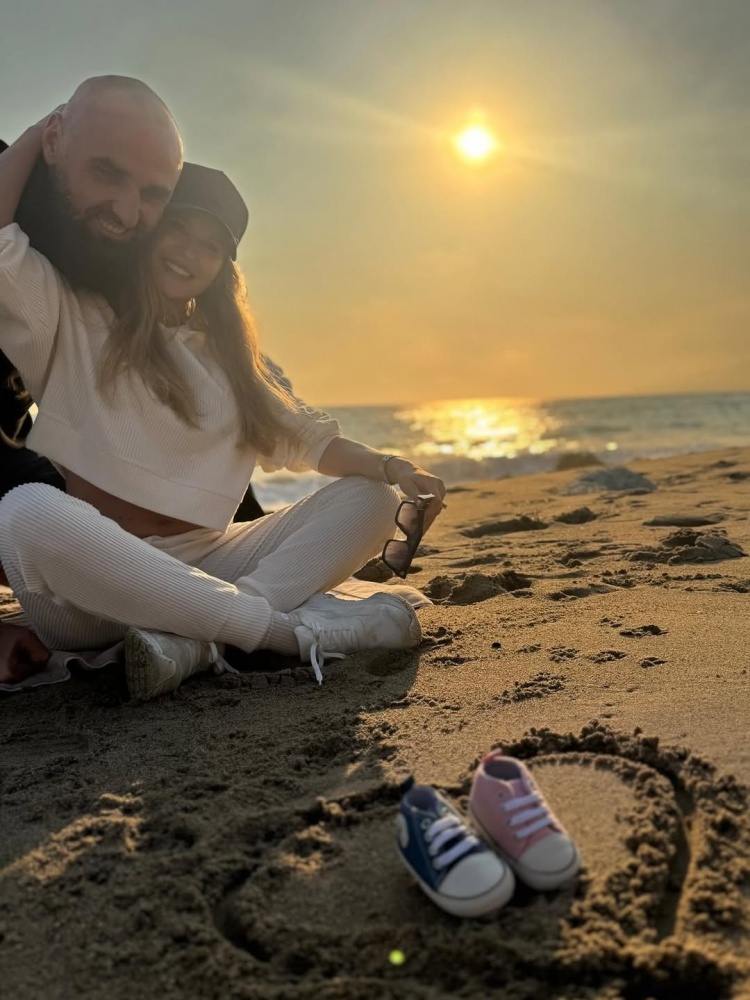 开云体育网址-波兰铁锤戈塔特晒夫妻合照并宣布喜讯：我快要当爸爸了❤️🔥