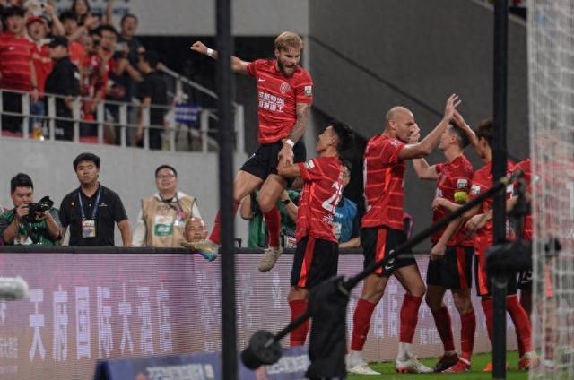 开云体育网址-记者：蓉城是申花最大对手，若放弃前几场亚冠鹿死谁手真不好说