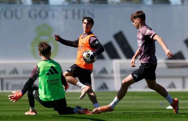 开云体育网址-皇马官方报球队训练：卡雷拉斯进行部分合练，姆巴佩也参与其中