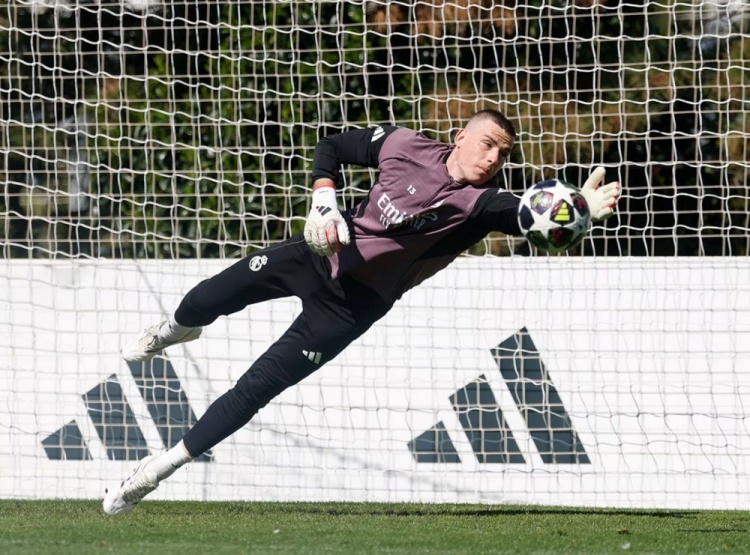 开云体育网址-皇马官方报球队训练：卡雷拉斯进行部分合练，姆巴佩也参与其中