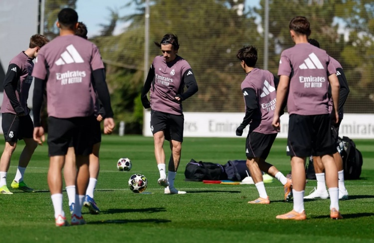 开云体育网址-皇马官方报球队训练：卡雷拉斯进行部分合练，姆巴佩也参与其中