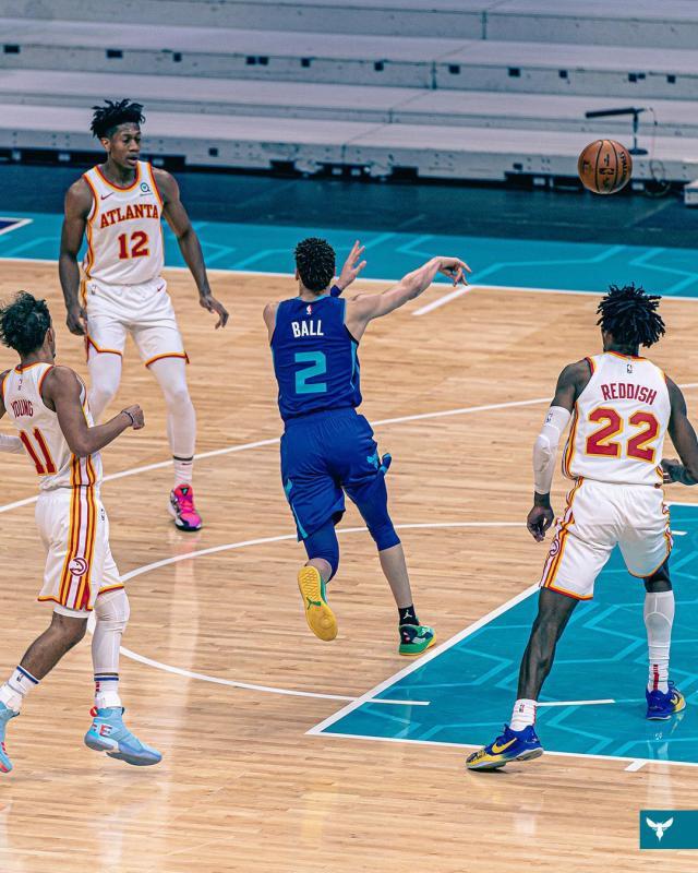 开云体育网址-22+12+11！三球成NBA历史最年轻三双先生 天赋尽显