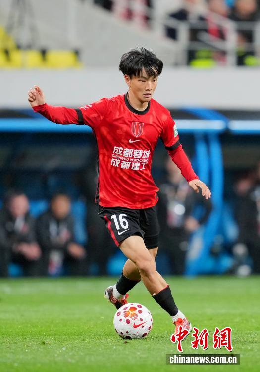 最新开云体育网址入口-2026赛季中超联赛：成都蓉城队胜青岛海牛队|四川成都|中新社|拜合拉木·阿卜杜外力|韦世豪|安源_新浪体育_新浪新闻