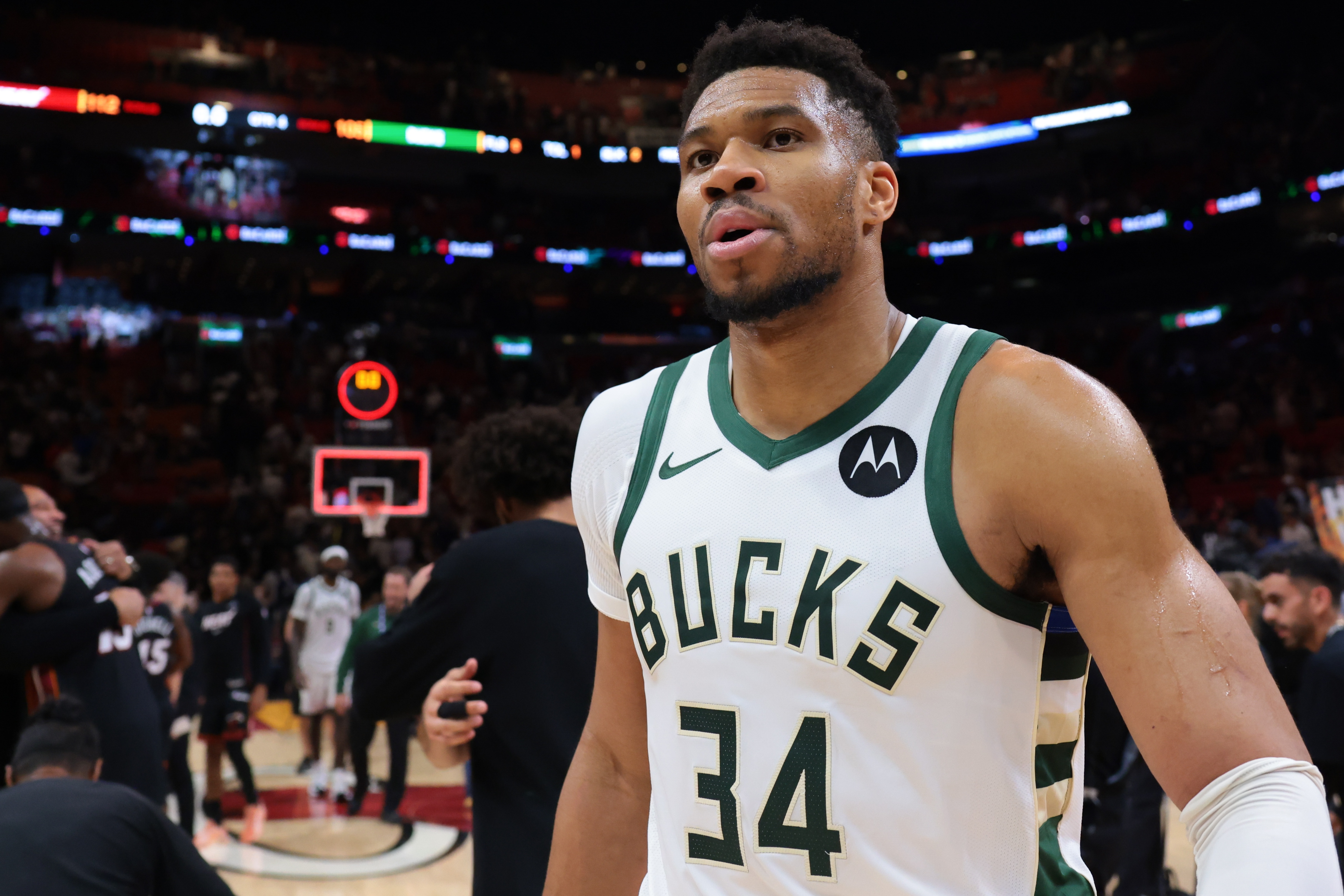 NBA球员收入哪家强?乔丹45亿居首 LBJ压奥胖 科五库六&三少前十