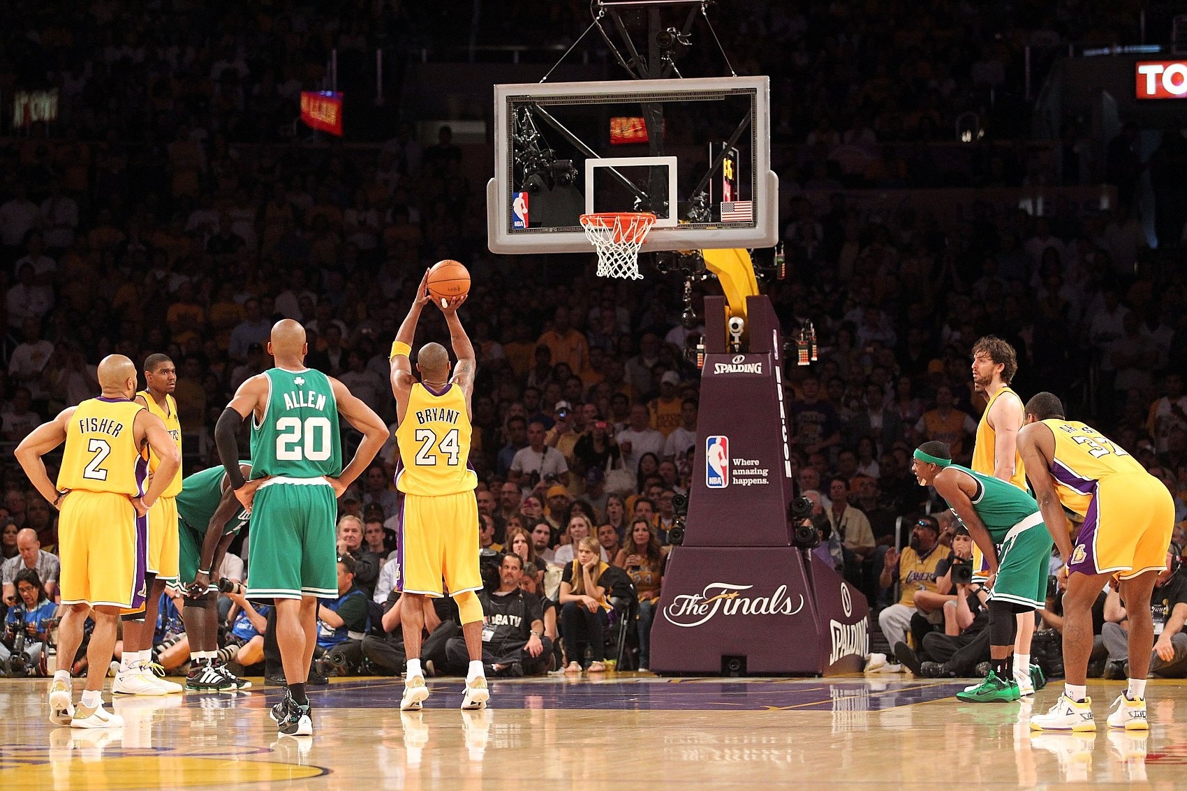 NBA球员收入哪家强?乔丹45亿居首 LBJ压奥胖 科五库六&三少前十