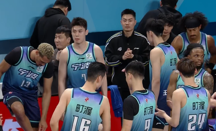 开云体育网址-CBA疯狂一夜:上海战胜北京夺19连胜,广厦又输广东,排名变乱了